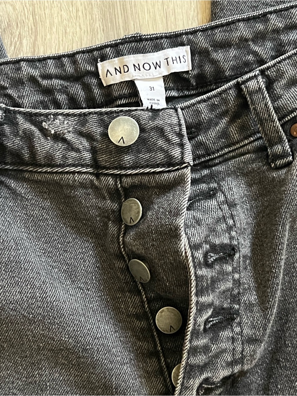 AND NOW THIS Women's Cropped Ankle Jeans in Washed Black